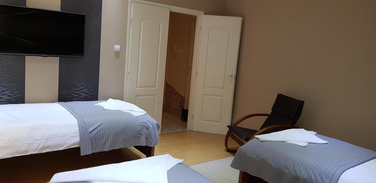Alice Vendeghaz Bed & Breakfast Kalocsa Bagian luar foto